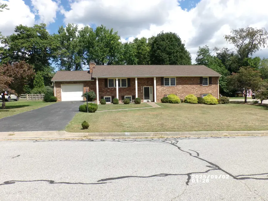 2814 Jefferson Ln, Waynesboro, VA 22980 - Image #2