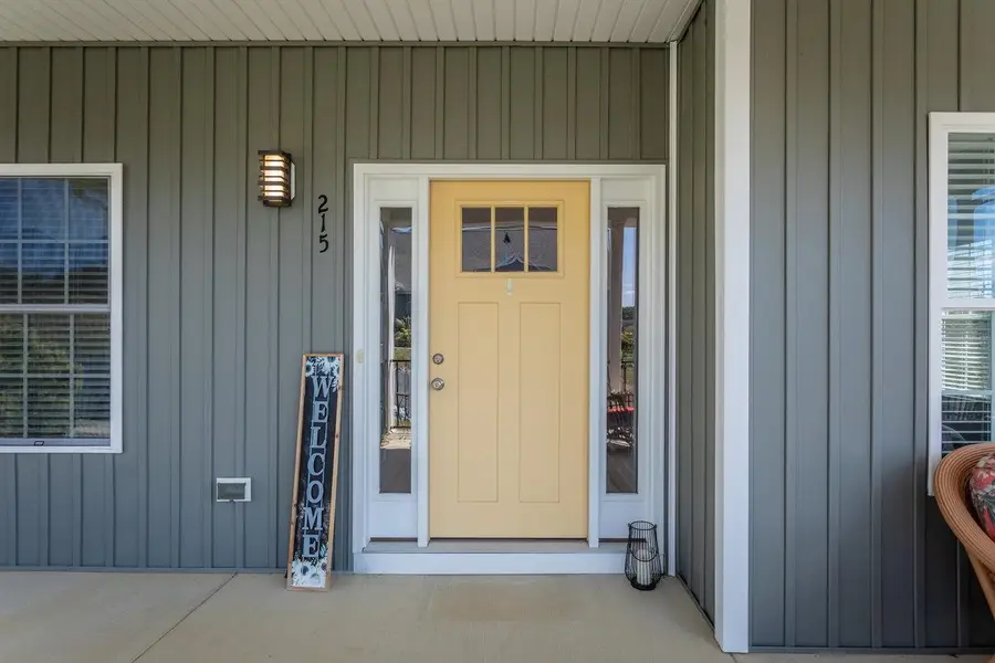 215 Heather Ln, Staunton, VA 24401 - Image #2