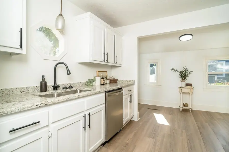 1112 Butler St, Staunton, VA 24401 - Image #2