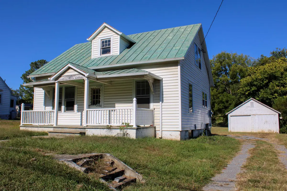 489 Lee Jackson Hwy, Staunton, VA 24401 - Image #1