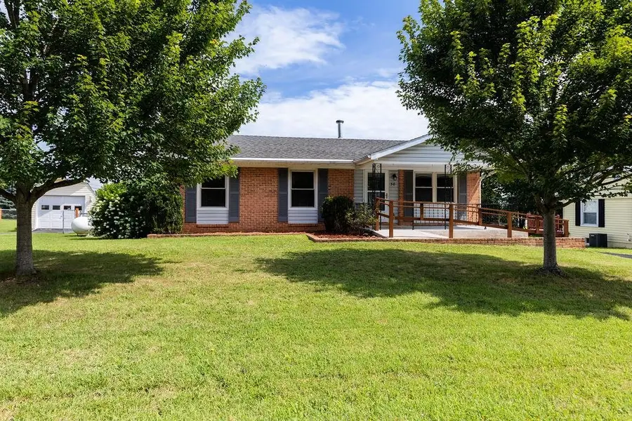 38 Greenbriar Ln, Stuarts Draft, VA 24477 - Image #2