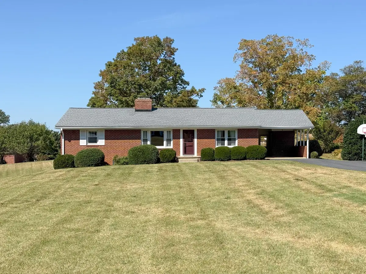 47 Gish Ln, Staunton, VA 24401 - #1