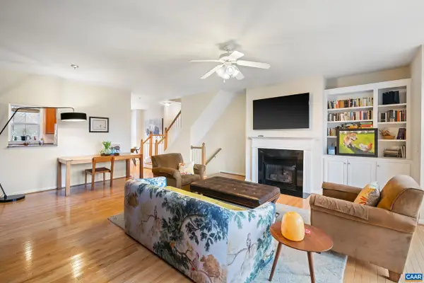 106 Melbourne Prk, Charlottesville, VA 22901