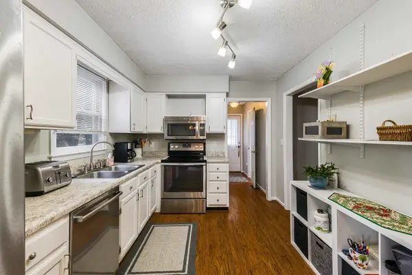 910 Westover Dr, Staunton, VA 24401