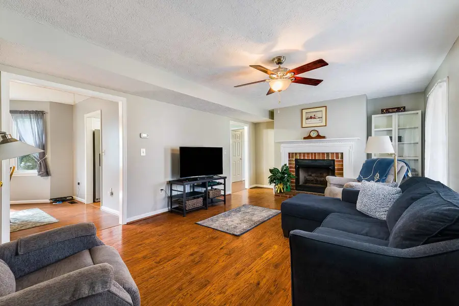 910 Westover Dr, Staunton, VA 24401 - Image #2