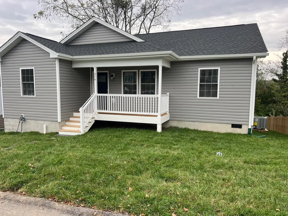 216 Thompson St, Staunton, VA 24401 - Image #1