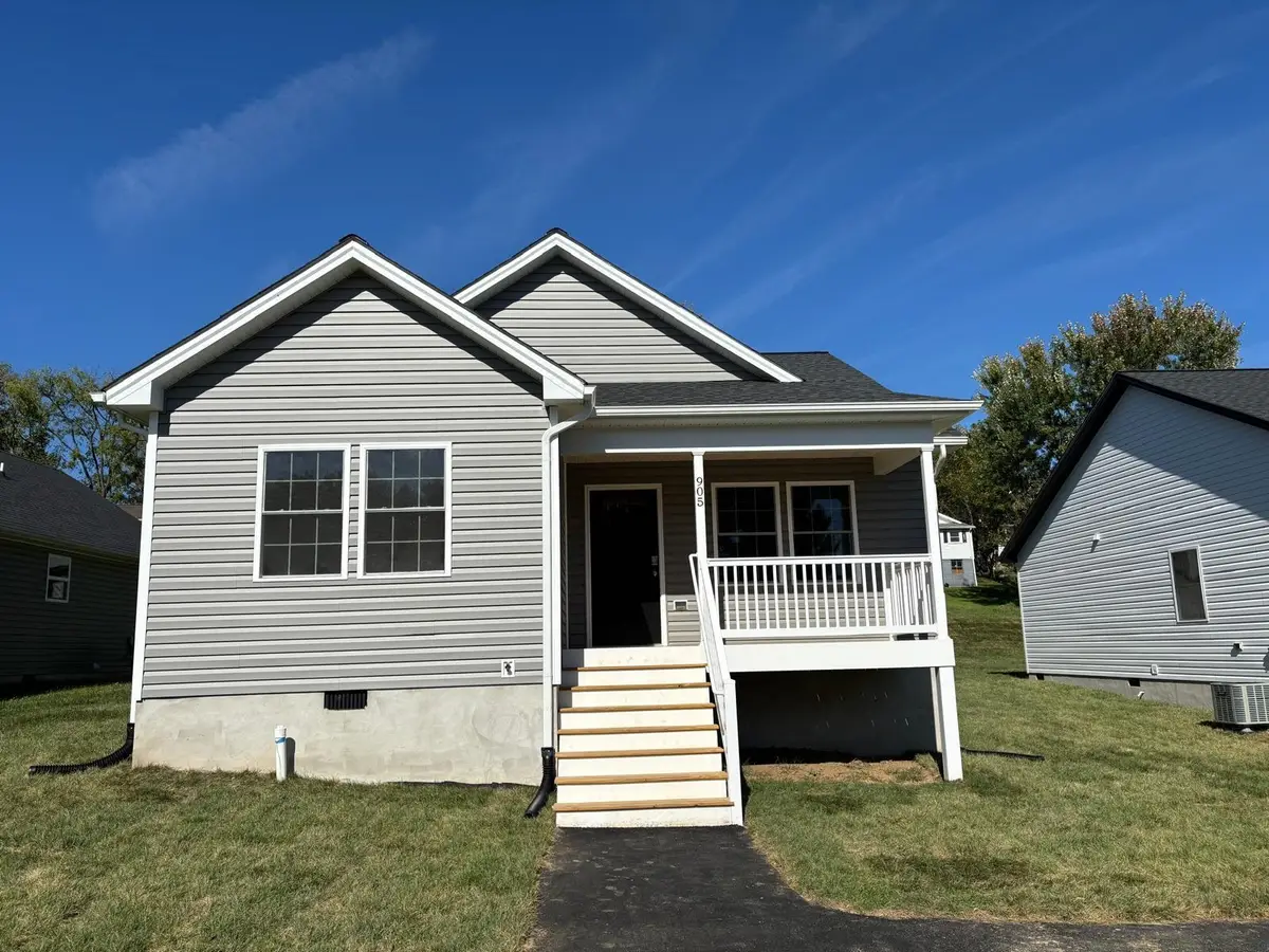 905 Fairfax Ave, Waynesboro, VA 22980 - Image #1