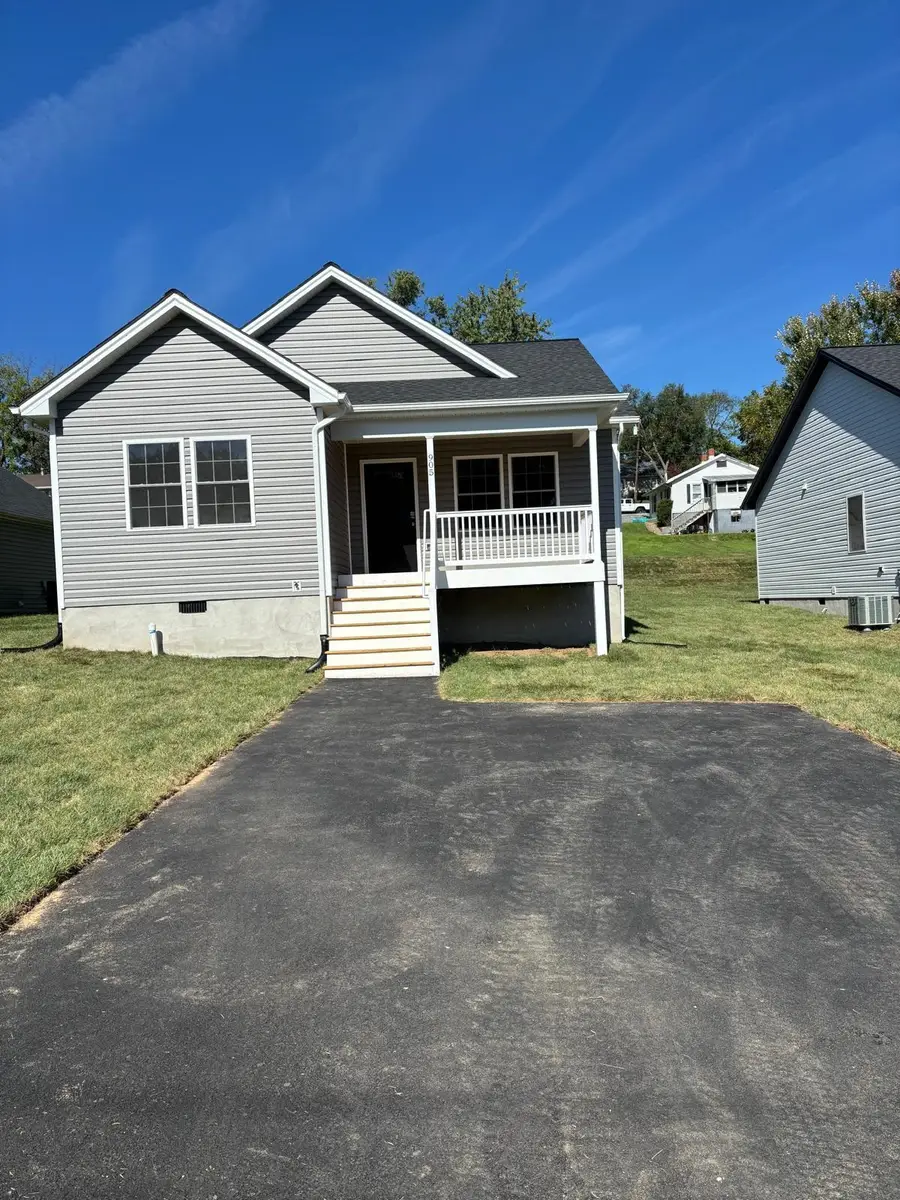 905 Fairfax Ave, Waynesboro, VA 22980 - Image #2