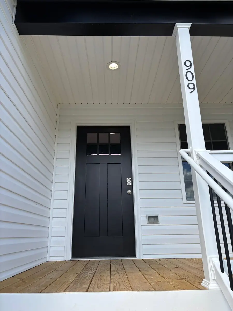 909 Fairfax Ave, Waynesboro, VA 22980 - Image #3