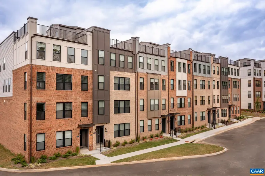 828 Wesley Ln, Charlottesville, VA 22911 - Image #2