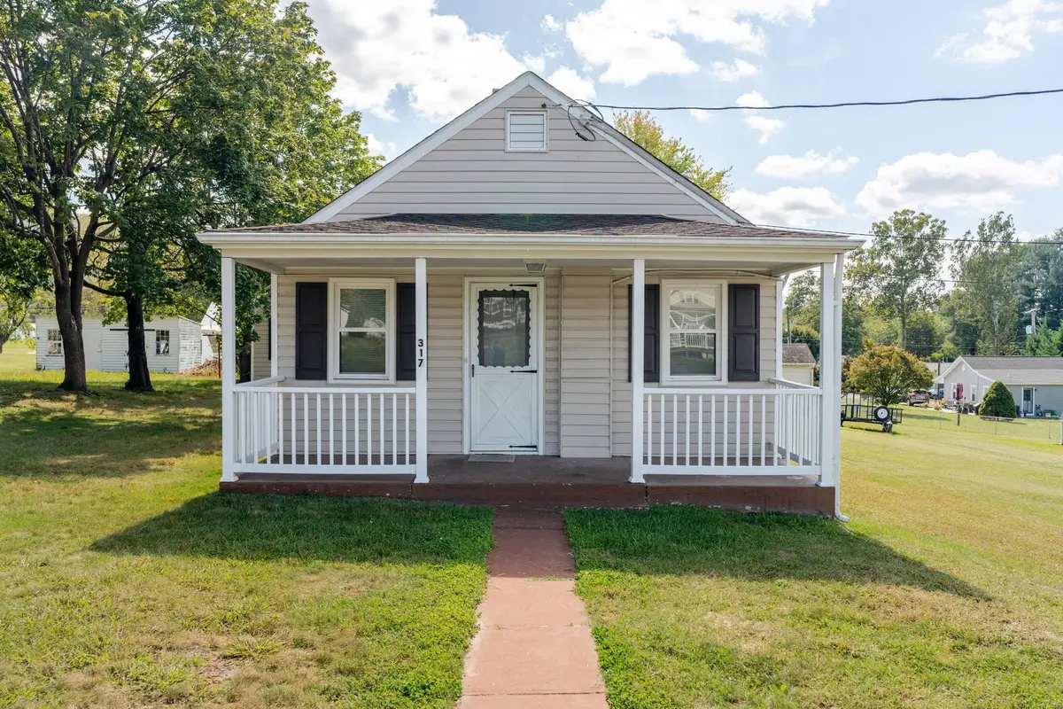 317 Spring Ave W, Elkton, VA 22827 - Image #1