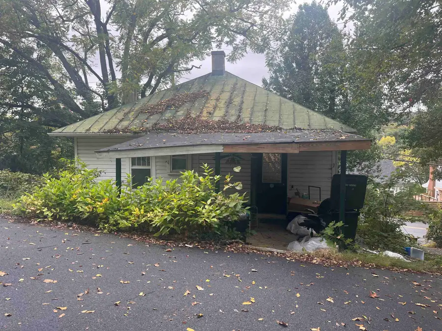 1221 Donaghe St, Staunton, VA 24401 - Image #2