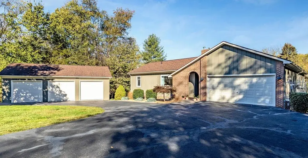 94 Dices Spring Rd, Weyers Cave, VA 24486 - Image #1