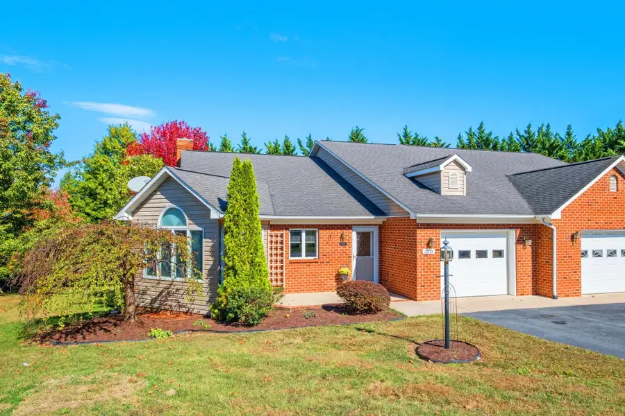 2221 Lake Terrace Dr, Harrisonburg, VA 22802 - Image #2