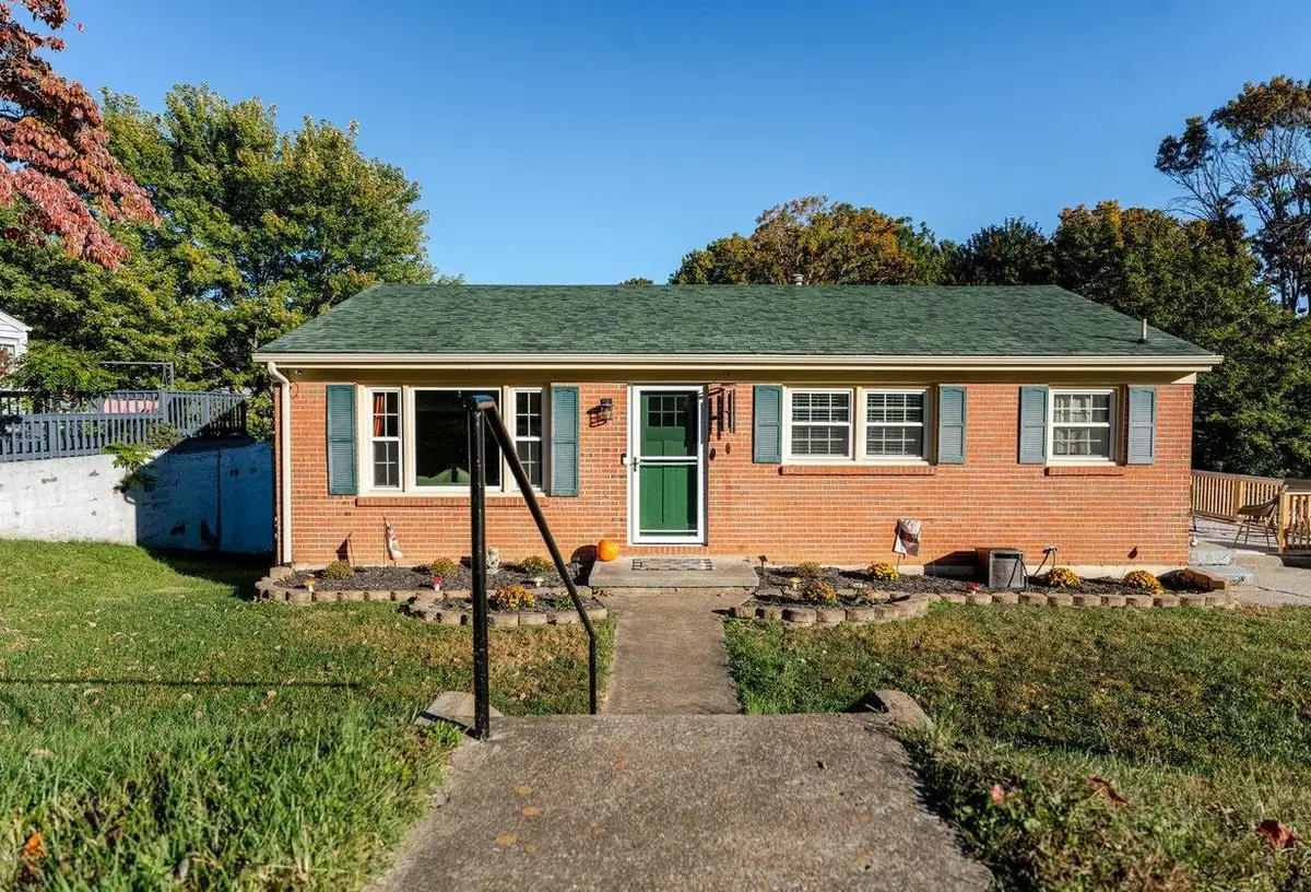 316 Thomas St, Staunton, VA 24401 - Image #1