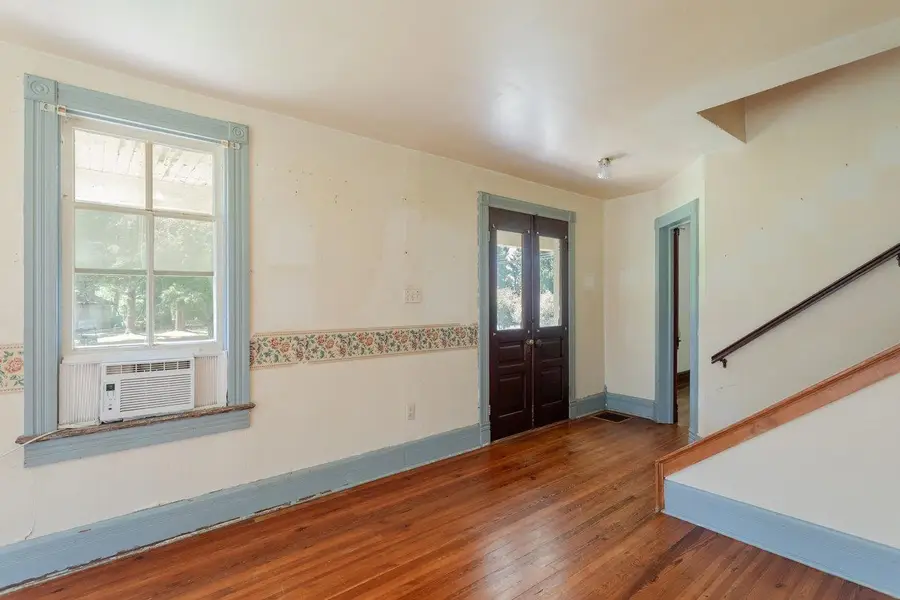 98 Cottonwood Ave, Grottoes, VA 24441 - Image #2