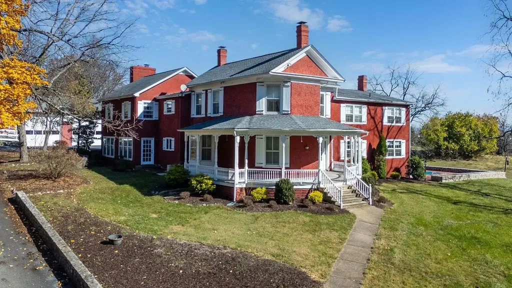 1004 Beverley St E, Staunton, VA 24401 - Image #1