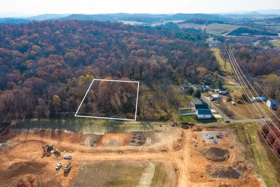 912 Moore St, Staunton, VA 24401 - Image #2