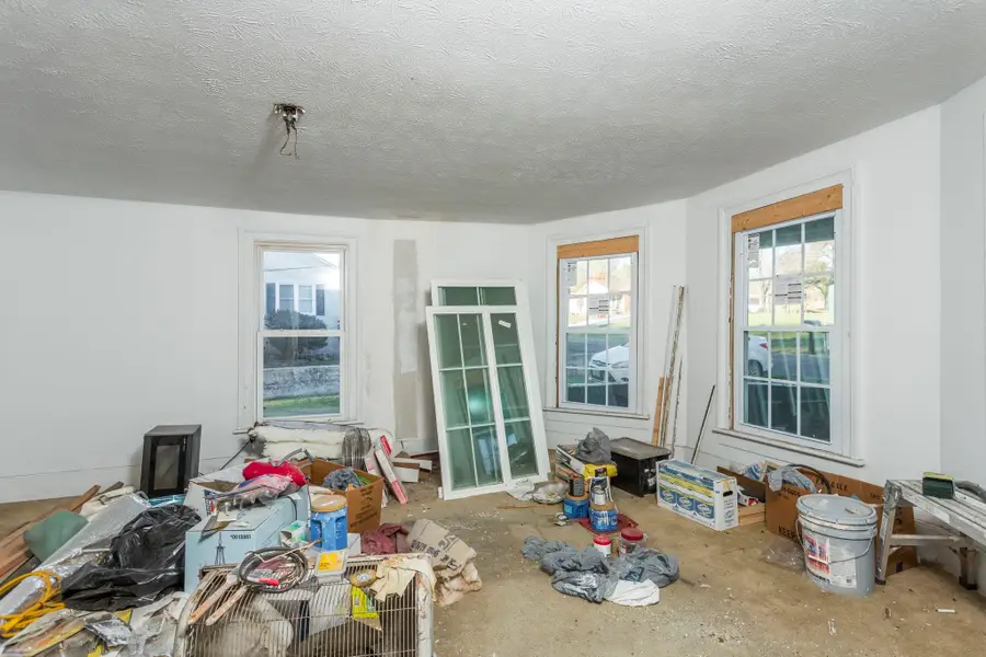 165 W Railroad Ave, Craigsville, VA 24430 - Image #3