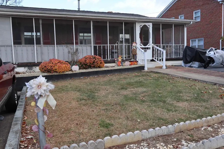 351 Campbell St, Staunton, VA 24401 - Image #2