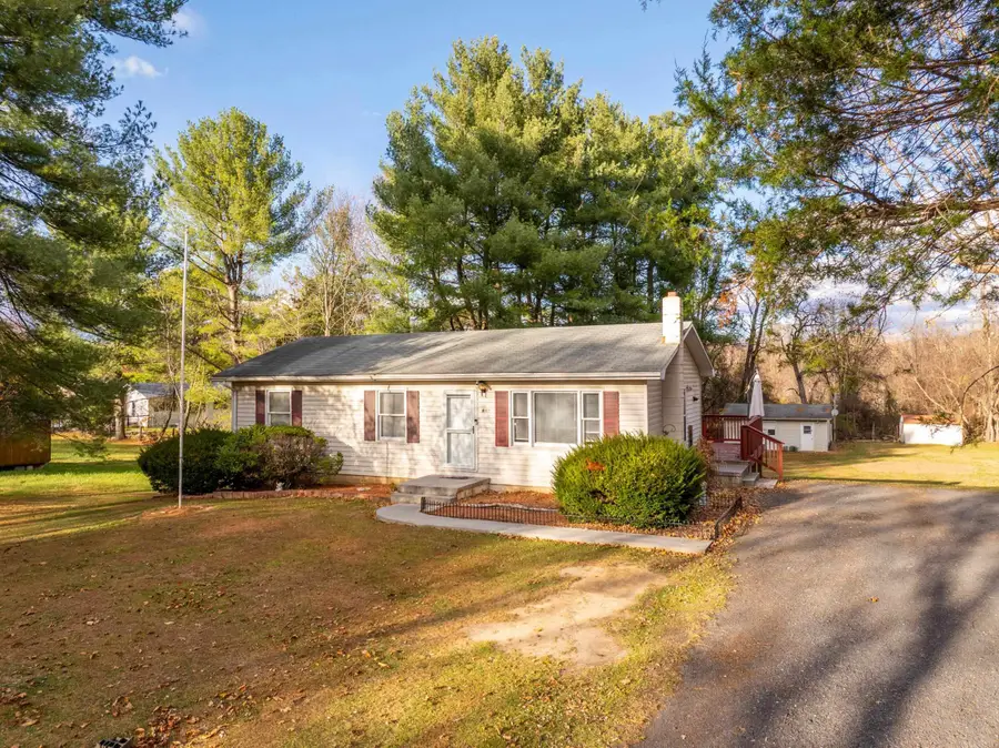 460 Massanutten Dr, Edinburg, VA 22824 - Image #2