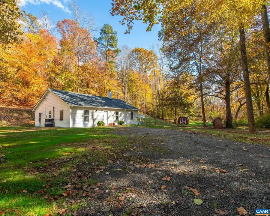 3189 James River Rd, Howardsville, VA 24562 - #2