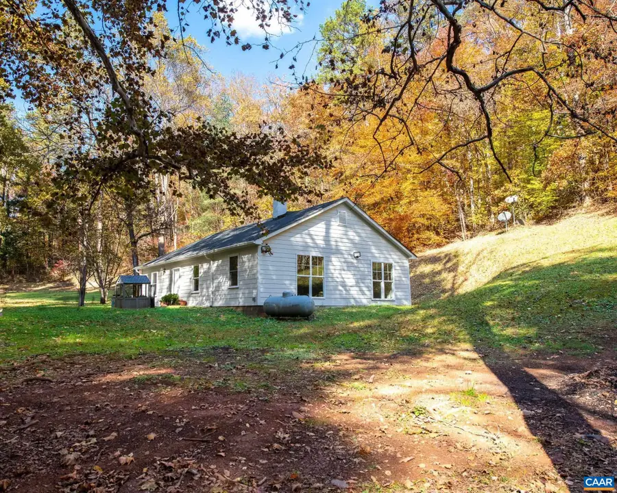 3189 James River Rd, Howardsville, VA 24562 - #3
