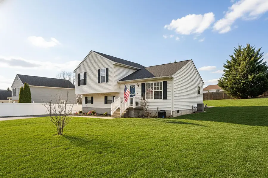 32 Woodside Dr, Waynesboro, VA 22980 - Image #2