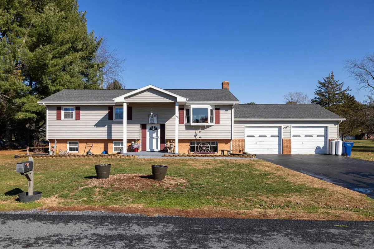 808 11th St, Grottoes, VA 24441 - Image #1