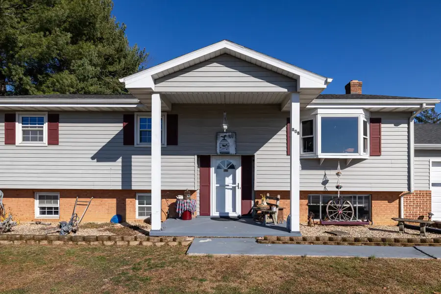 808 11th St, Grottoes, VA 24441 - Image #2