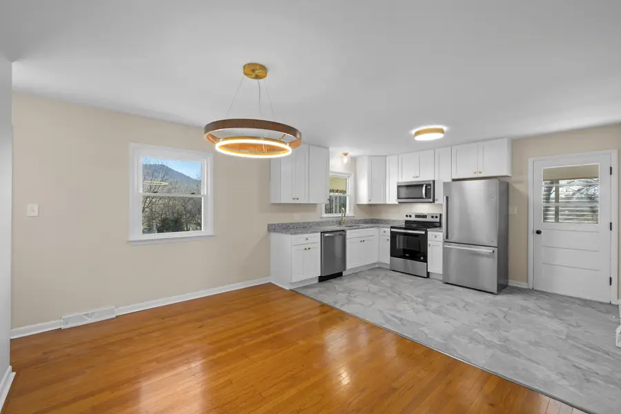 1726 Mountain Valley Rd, Keezletown, VA 22832 - Image #2