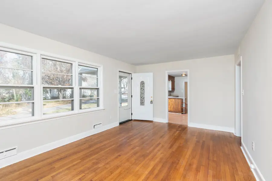 842 Maple Ave, Waynesboro, VA 22980 - Image #2