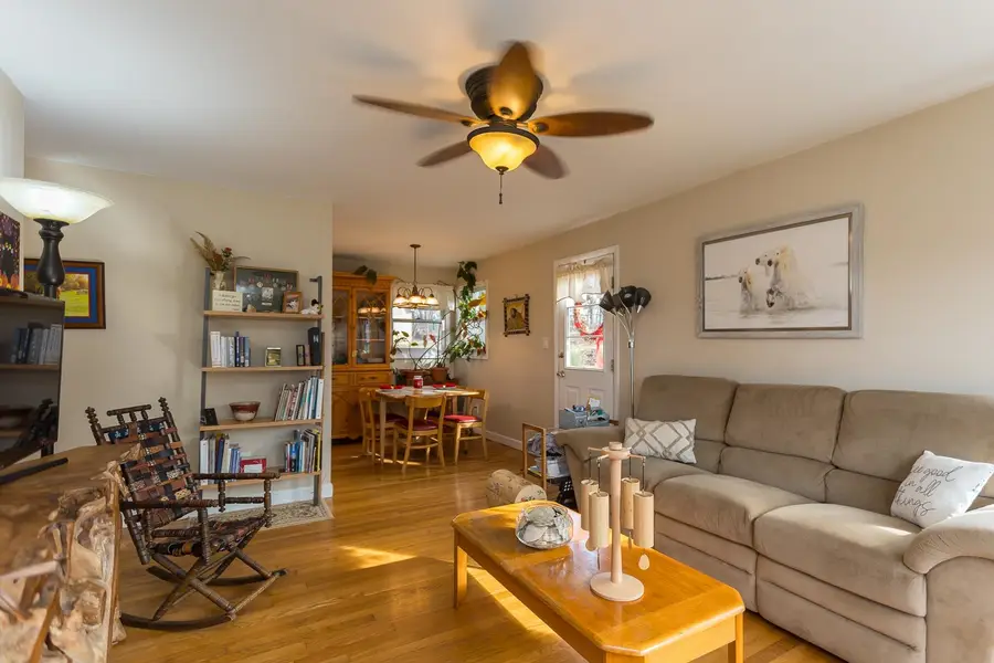 909 Crestwood Dr, Staunton, VA 24401 - Image #2