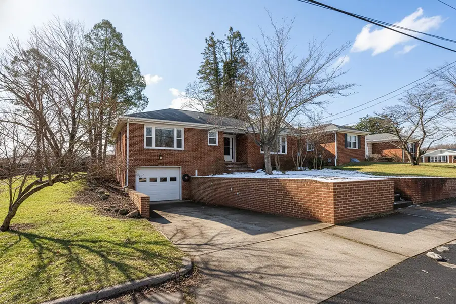 507 Gaymont Pl, Staunton, VA 24401 - Image #2