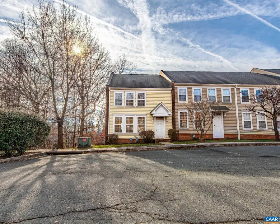 1015 Carrington Pl, Charlottesville, VA 22901 - Image #3