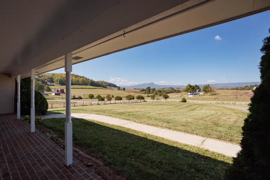 2834 Brownsburg Tpke, Raphine, VA 24472 - Image #2