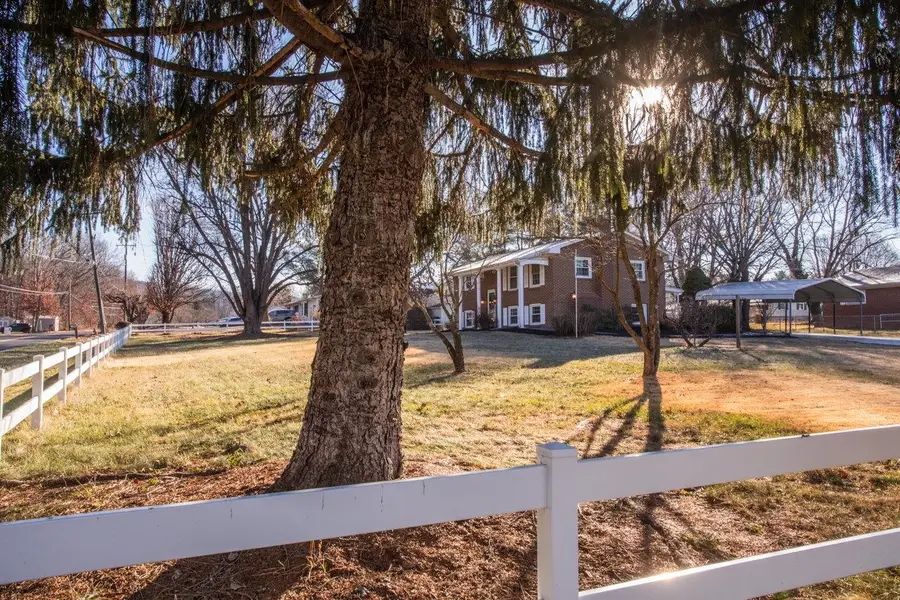 12 Essex Rd, Grottoes, VA 24441 - Image #3