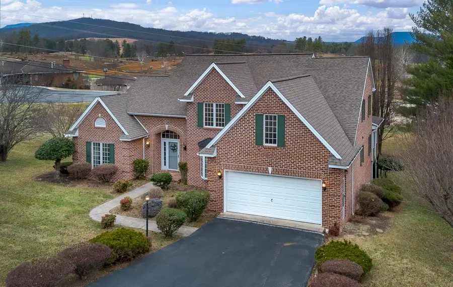 17 New Cameron Dr, Lexington, VA 24450 - Image #2