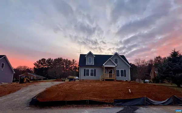 202 Robin Hood Rd, Staunton, VA 24401