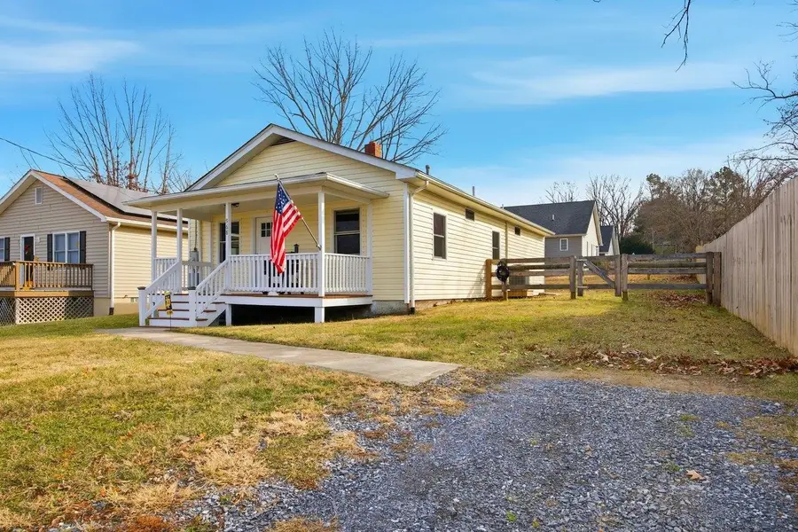 968 Glencoe Ave, Waynesboro, VA 22980 - Image #2