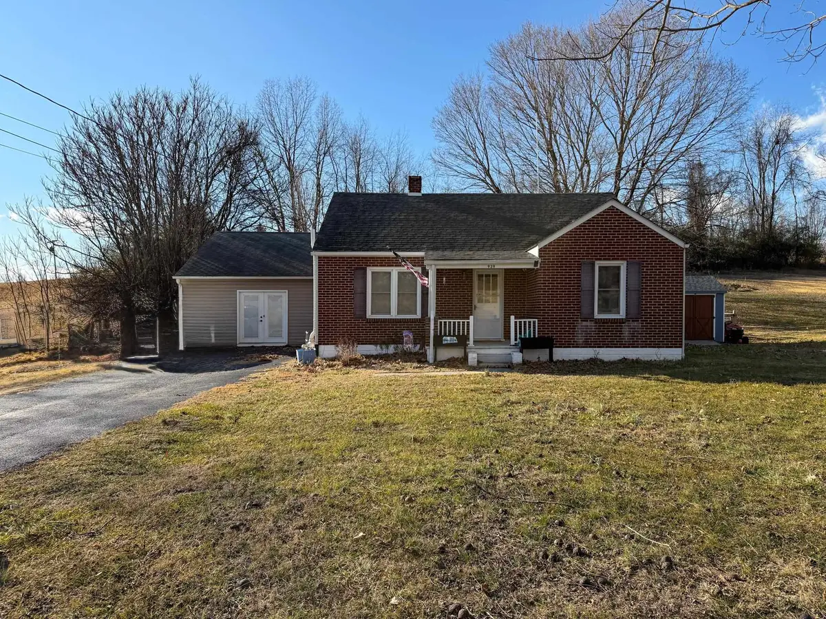 939 Old White Hill Rd, Stuarts Draft, VA 24477 - Image #1
