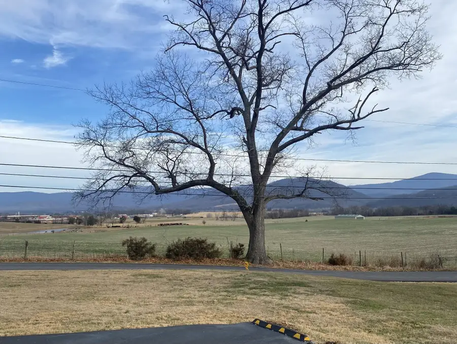 302 Honeysuckle Rd, Elkton, VA 22827 - Image #2