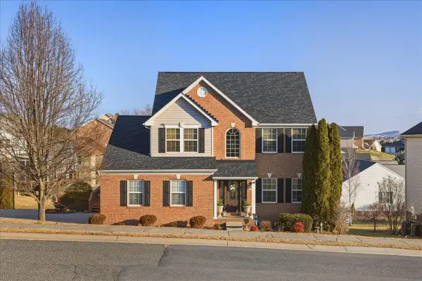 191 Eisenhower Dr, Broadway, VA 22815