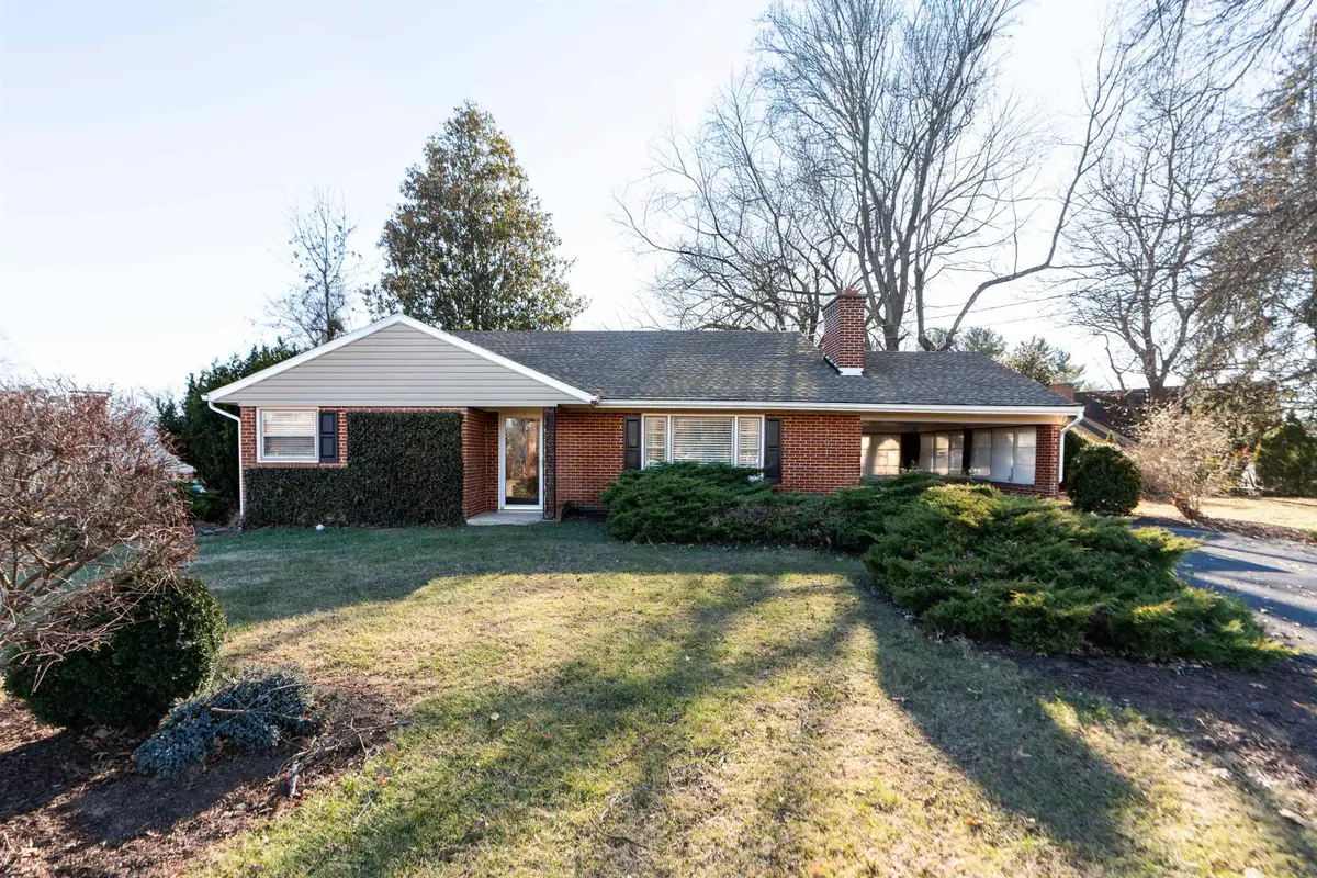 301 Valley View Dr, Staunton, VA 24401 - Image #1