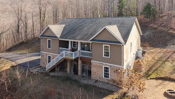 467 Reeds Gap Rd, Lyndhurst, VA 22952