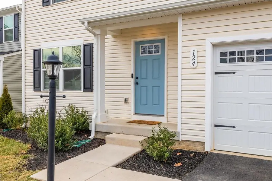 124 Walsh Ln, Waynesboro, VA 22980 - #2
