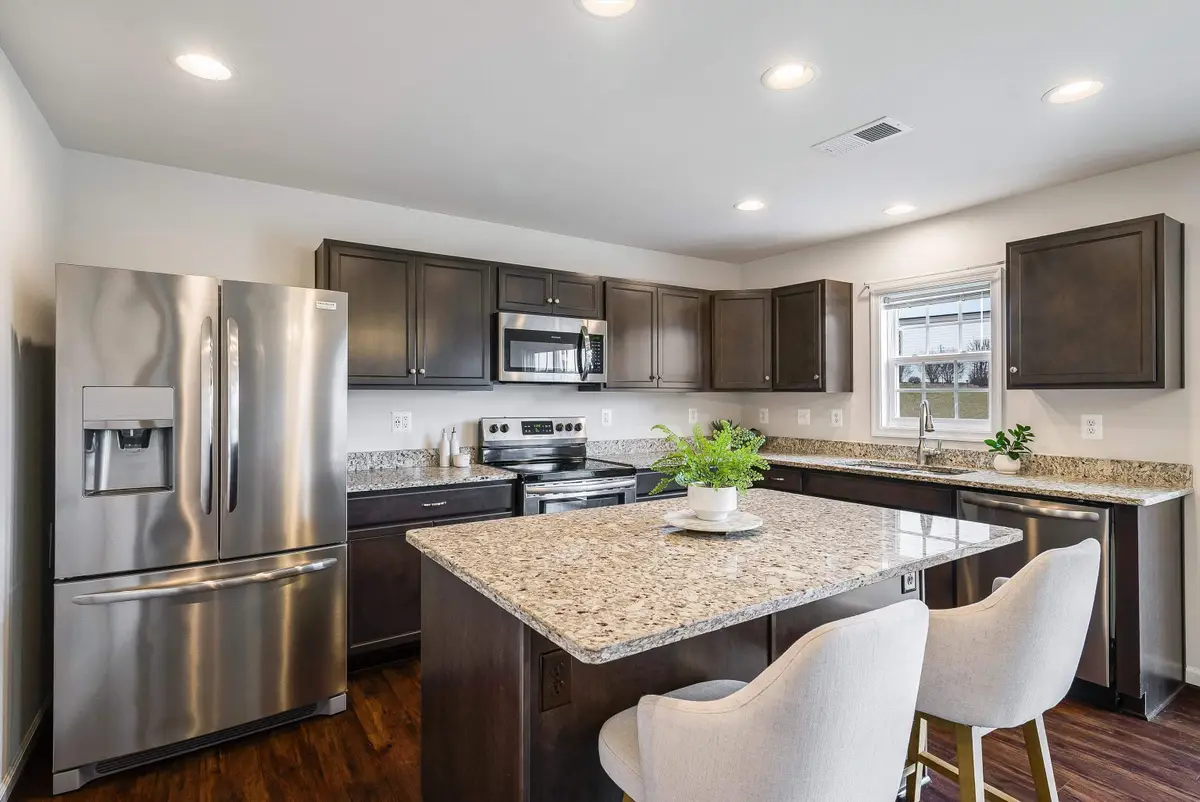 208 Oakbridge Dr, Waynesboro, VA 22980 - #1