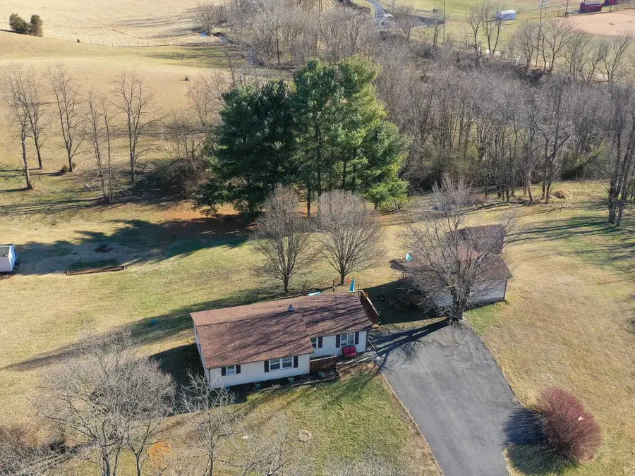 13 Indian Ridge Rd, Greenville, VA 24440 - Image #3