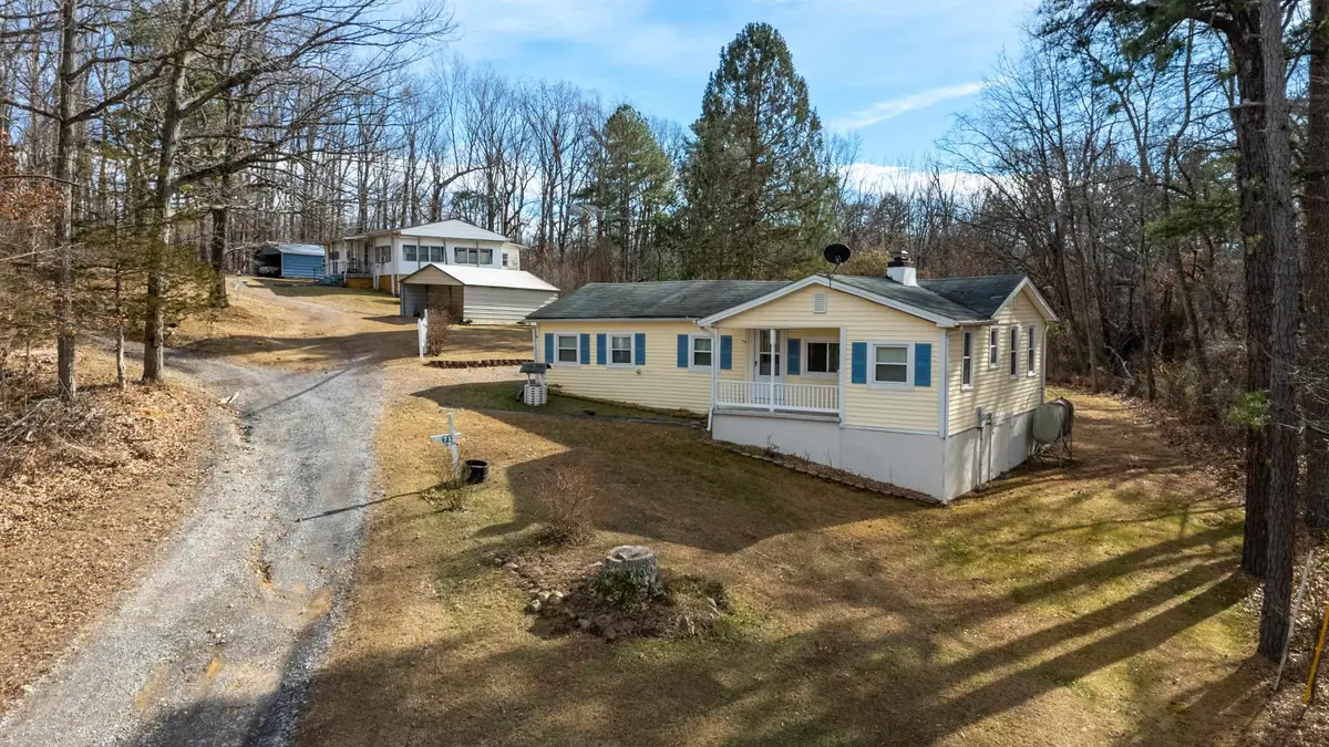 77 Hidden Acres Trl, Waynesboro, VA 22980 - Image #1