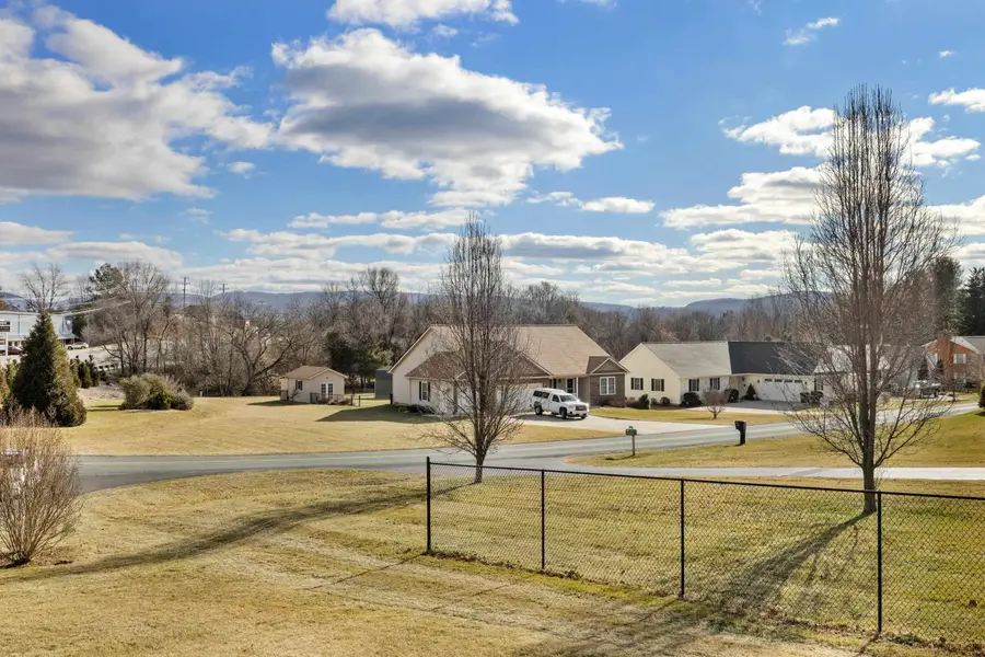 11 Aero Dr, Waynesboro, VA 22980 - Image #3